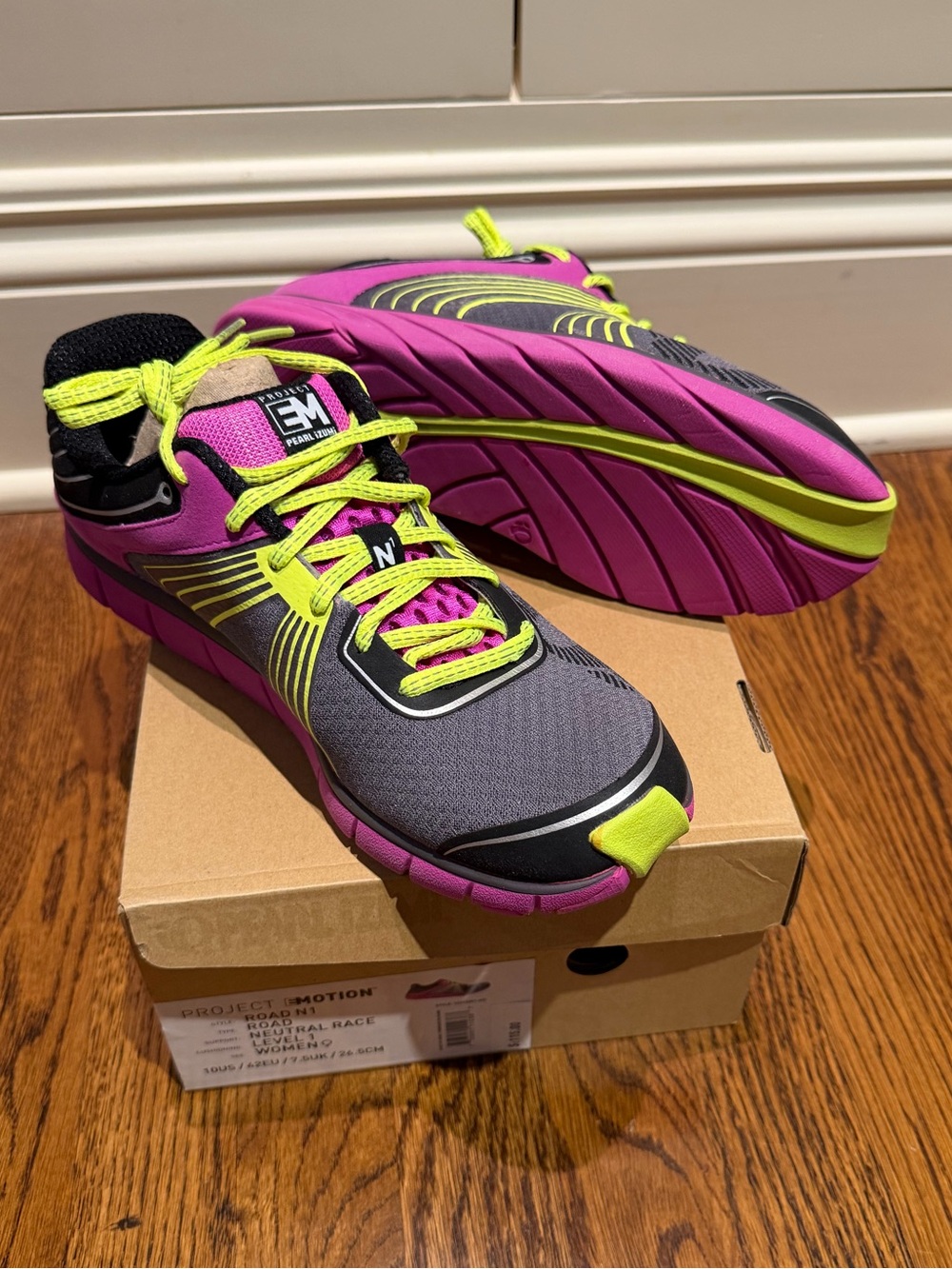 NEVER BEEN WORN Pearl Izumi Women's Project E Motion Road N1 running shoes